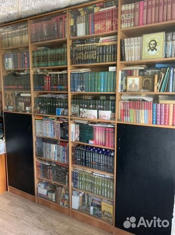 Книжный шкаф и собрания книг