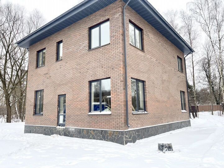 Коттедж 211,9 м² на участке 6,5 сот.