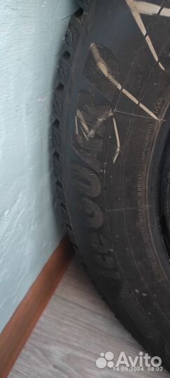 Yokohama Ice Guard Stud IG55 215/65 R16 102T