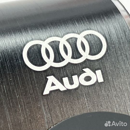 Магнитный держатель для телефона Audi