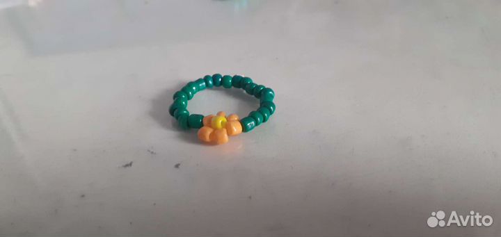 Кольцо из бисера с цветочком