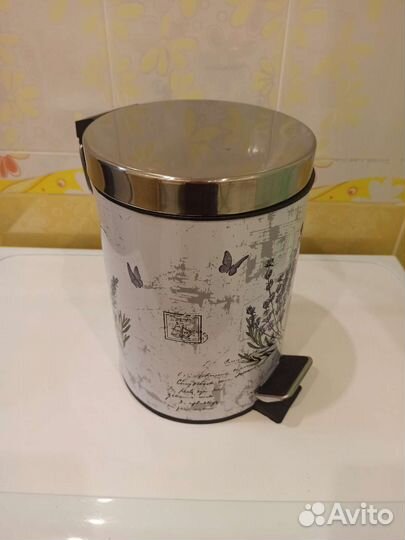 Урна для мусора красивая