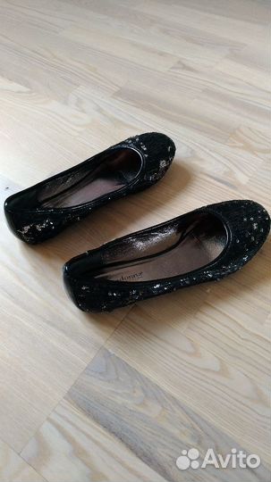 Черные туфли (черные балетки)