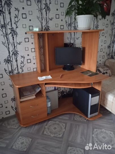 Компьютерный стол