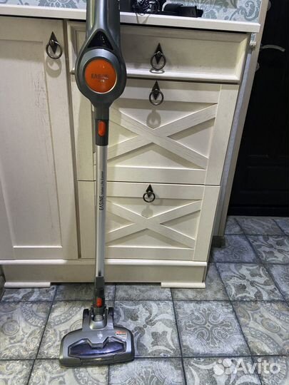 Вертикальный беспроводной пылесос