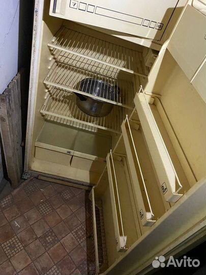 Холодильник бу полюс