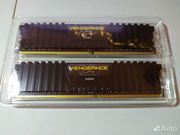 Память Corsair Vengeance LPX DDR4 2x8Gb 2400MHz