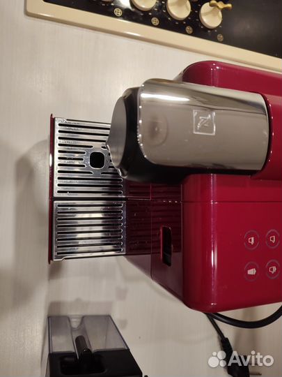 Кофемашина капсульного типа DeLonghi EN 550