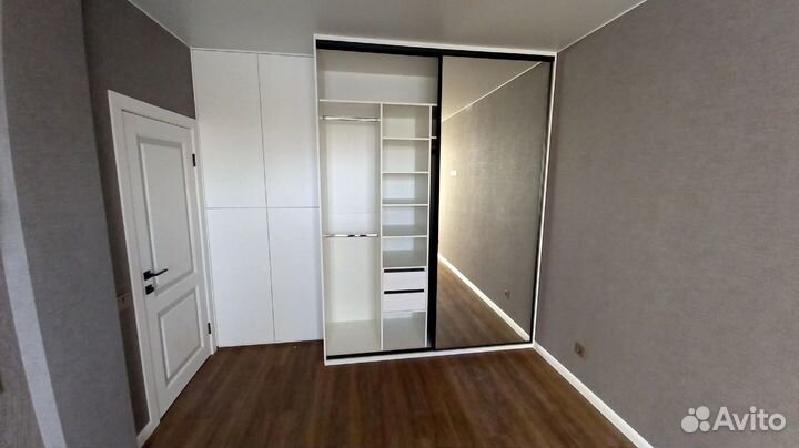 Зеркальный шкаф