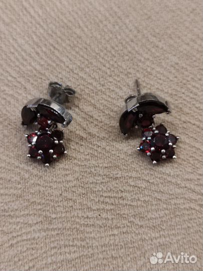 Серебряные серьги с гранатом