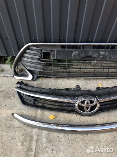 Решетка радиатора toyota camry