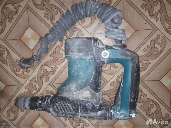 Перфоратор сетевой Makita HR2811FT