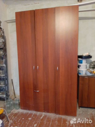 Шкаф распашной