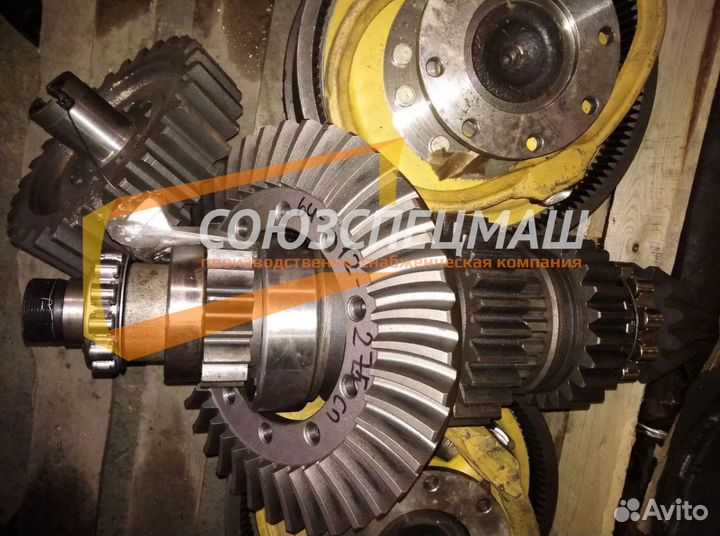 Нижний вал в сборе с шестерней чтз 64-12-275сп