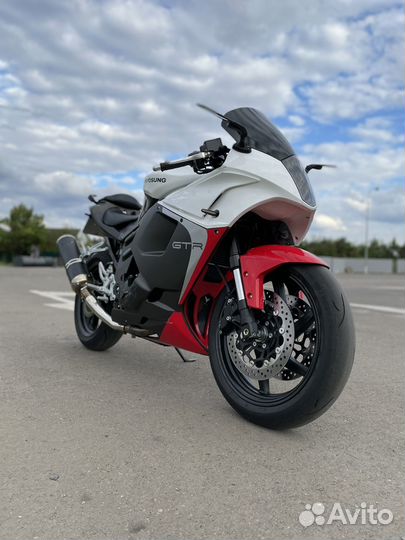 Продаю мотоцикл спортбайк Hyosung GT650R