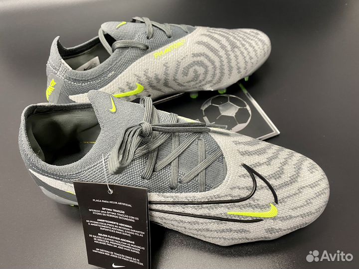 Футбольные бутсы Nike Phantom GX