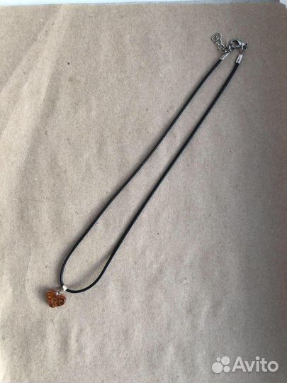 Подвеска с янтарём из Латвий