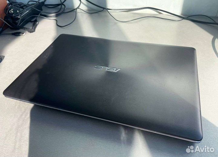 Ноутбук asus
