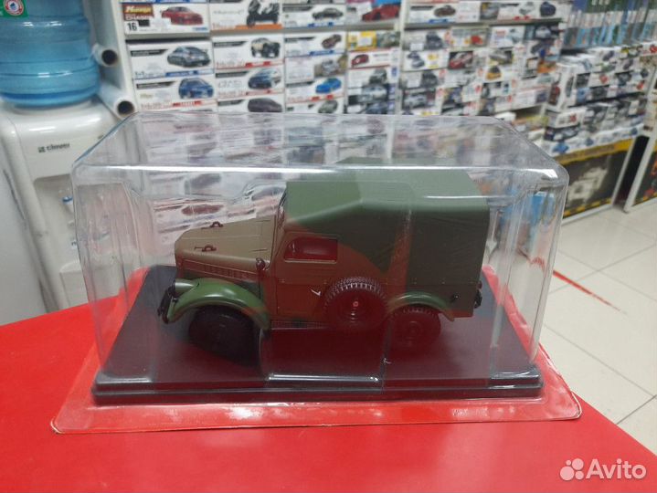 Легендарные советские автомобили №9 - газ-69 1:24