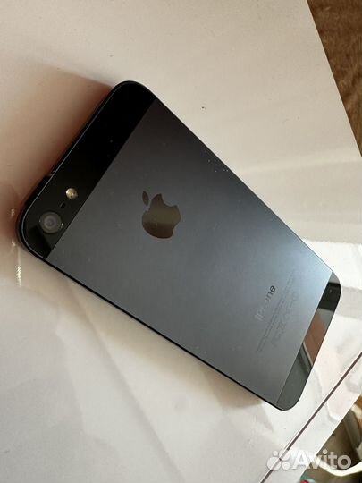 Телефон iPhone 5