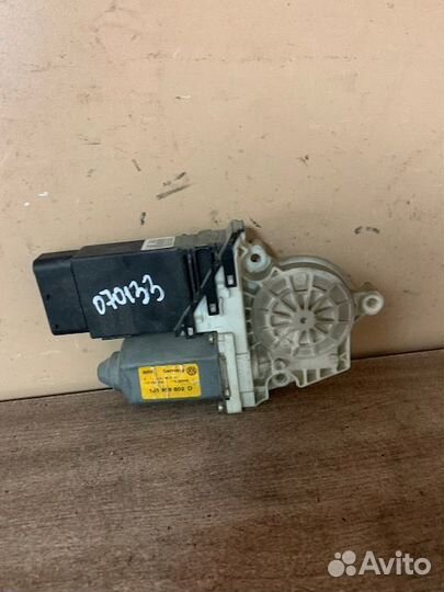 Моторчик стеклоподъемника передний правый Golf IV