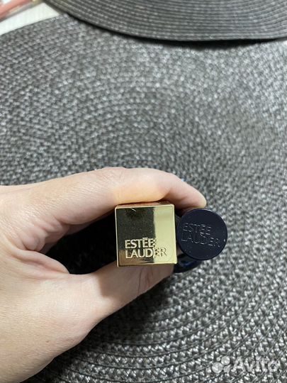 Помада Estee lauder