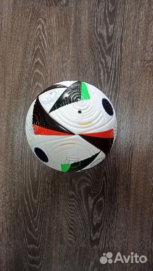 Футбольный мяч adidas евро 2024