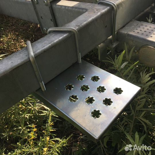 Подножка для прицепа универсальная не складная / п