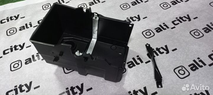 Площадка корпус под аккумулятор форд фокус 3 Sat