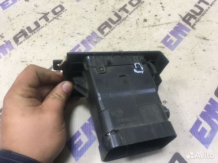 Дефлектор воздушный левый Лада Приора