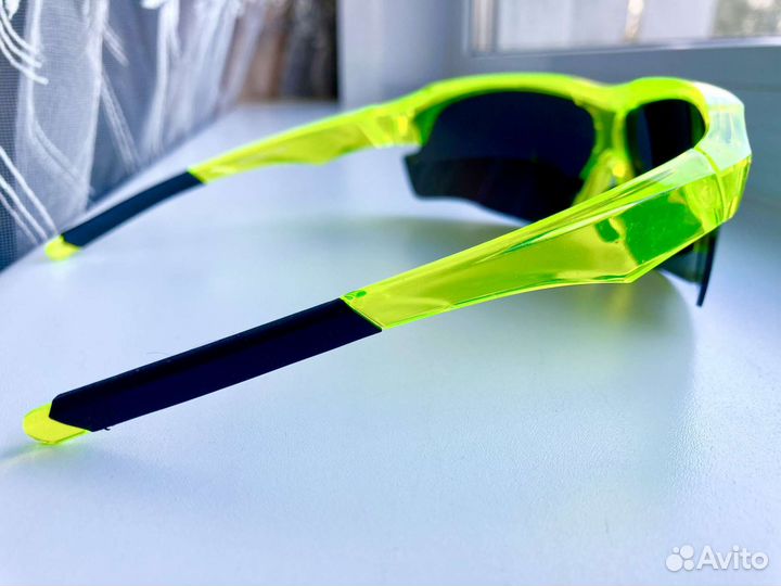 Спортивные солнцезащитные очки зелёные