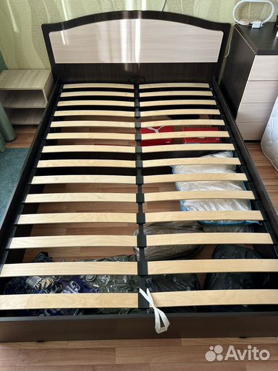 Кровать двухспальная с матрасом бу 140 на 200