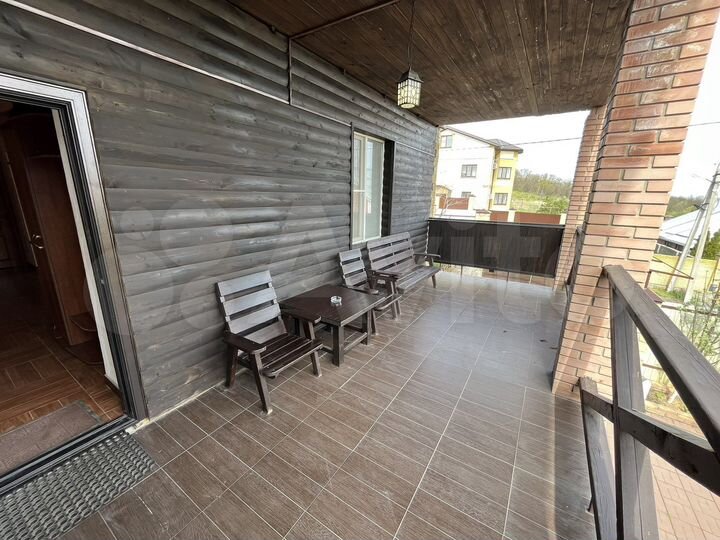 2-к. квартира, 93 м², 2/3 эт.