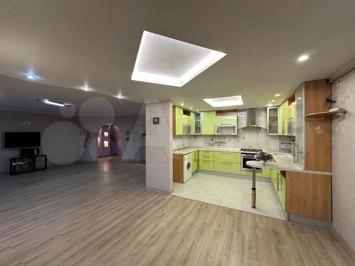 3-к. квартира, 106 м², 5/5 эт.