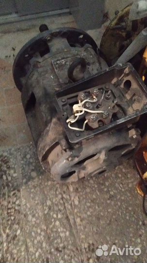 Лифтовый двигатель