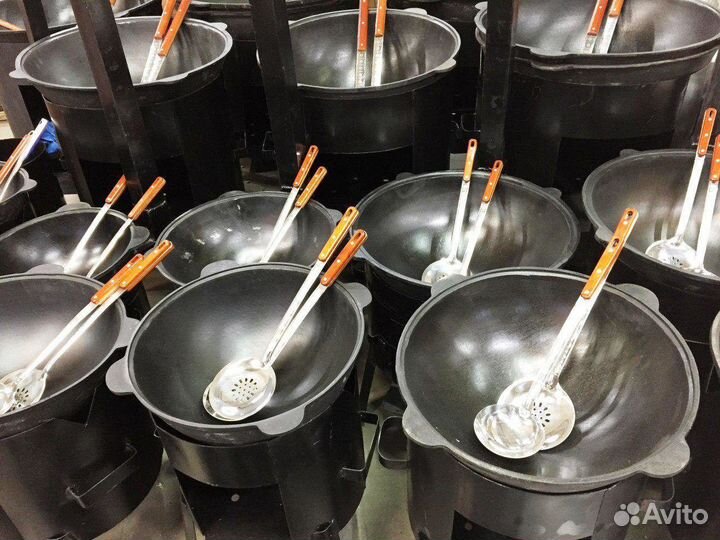 Казан чугунный. Казан с печкой. Казан узбекский