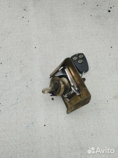 Кнопка открывания замка багажника с ключом vоlvo