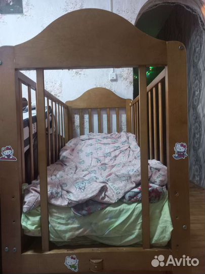 Детская кровать с маятником и ящиком