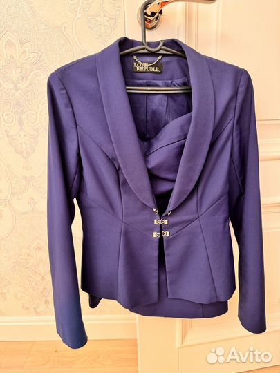 Костюм двойка с юбкой и жилетом женский 44р