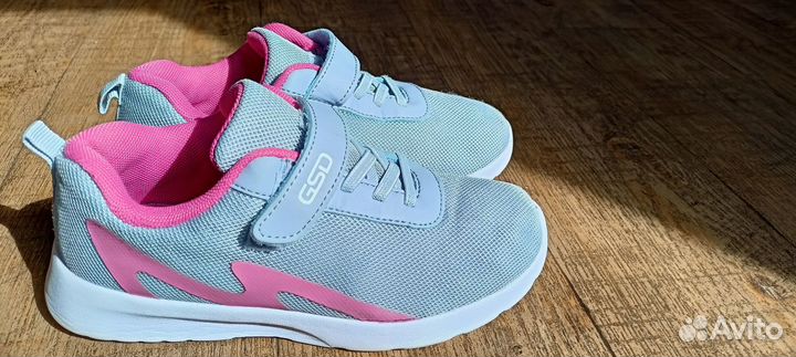 Кроссовки для девочки