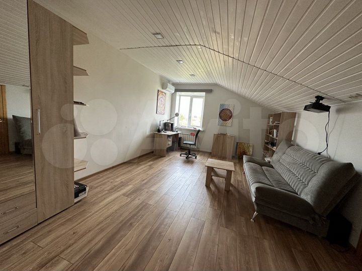 Коттедж 200 м² на участке 16 сот.