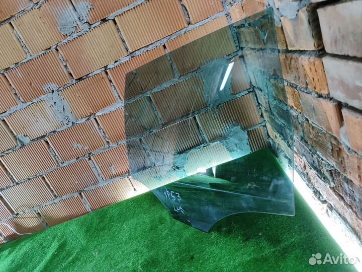 Стекло двери задней левой Volkswagen Passat B6