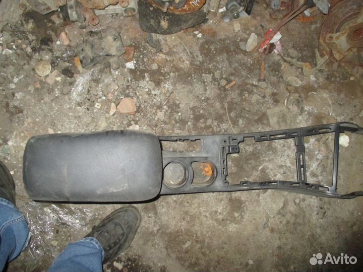 Центральный тунель с подлокотником на киа сид