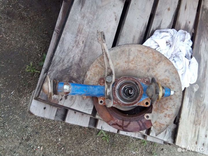 Кулаки поворотные Нива