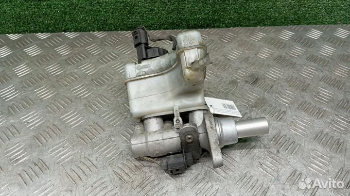 Цилиндр тормозной главный Volkswagen Tiguan