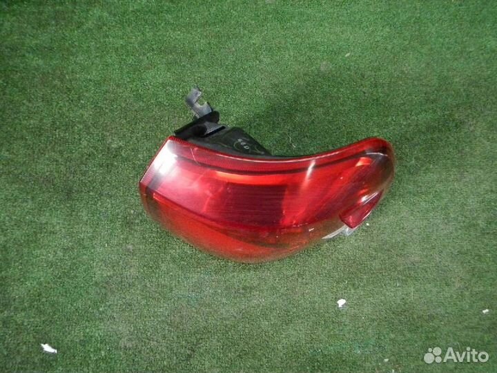 Фонарь задний наружный правый Toyota Land Cruiser