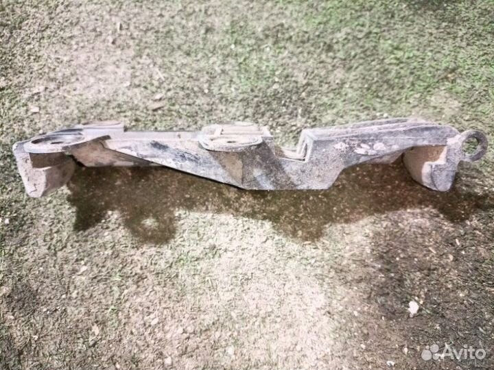 Крепление бампера заднее Audi 80 B3 JN 1.8