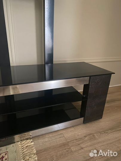 Стеклянная тумба под тв