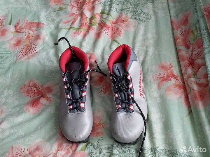 Лыжные ботинки