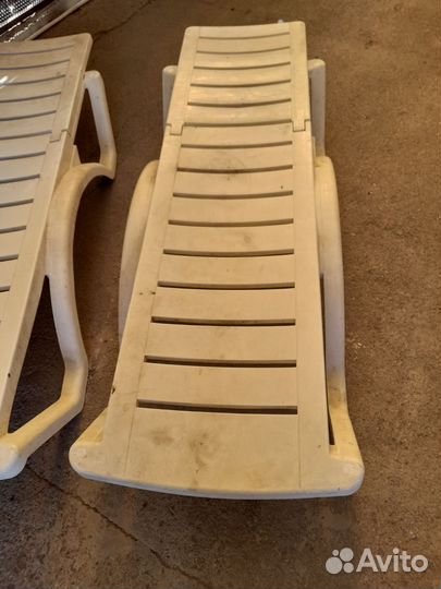 Лежаки шезлонги